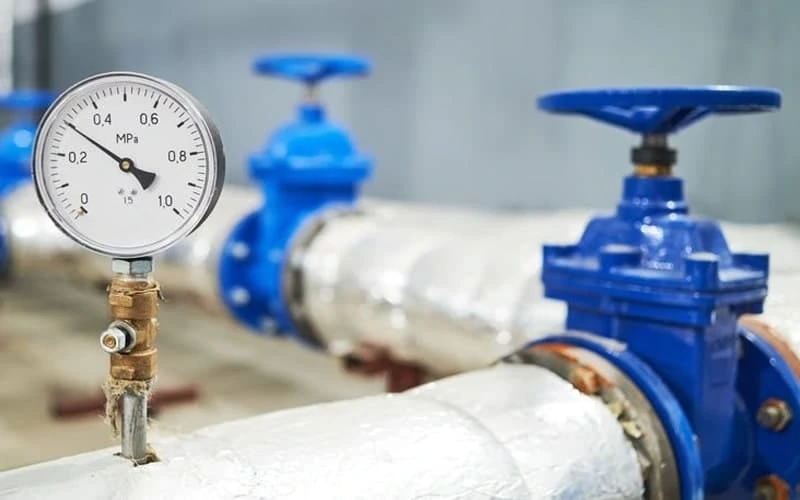 Áp lực nước quá lớn cũng có thể gây ảnh hưởng đến van điều khiển, cột lọc hoặc các khớp nối trong hệ thống