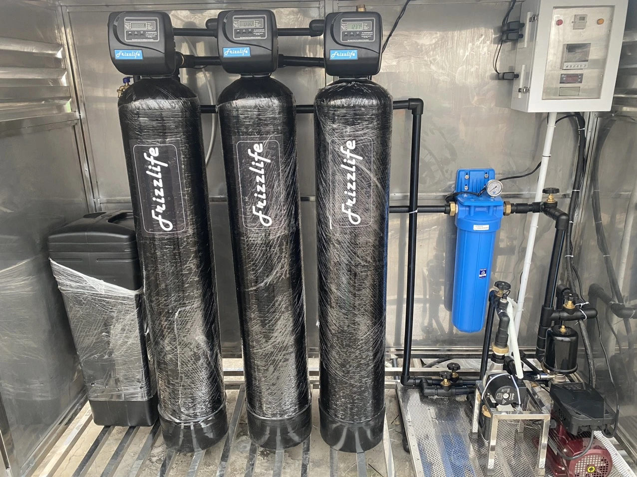 Giá trị thực tế của hệ lọc tổng FrizzLife do Deluxe Home triển khai cho gia đình